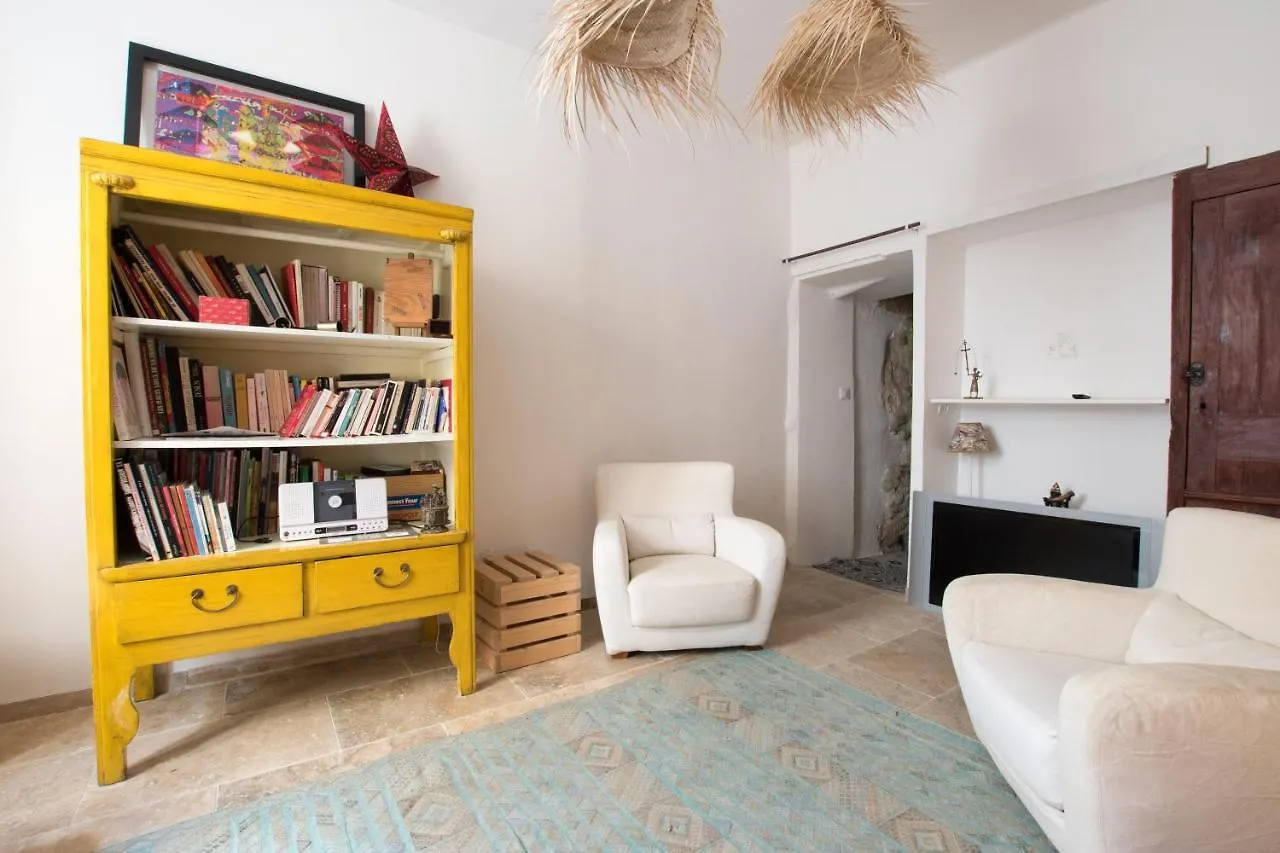 Maison Nomade, Clim - Terrasse Arles 0*,  France